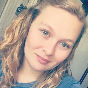 Meet your Posher, Selena